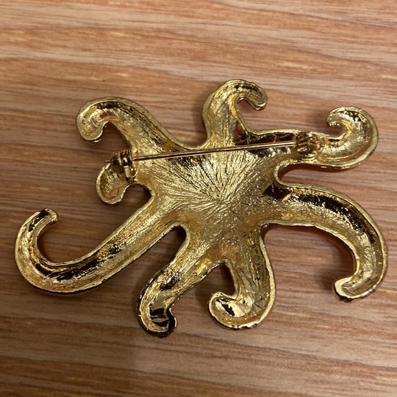 Women’s Unbranded Vintage Gold Enamel Pin Closure Octopus Brooch. - Picture 3 of 3